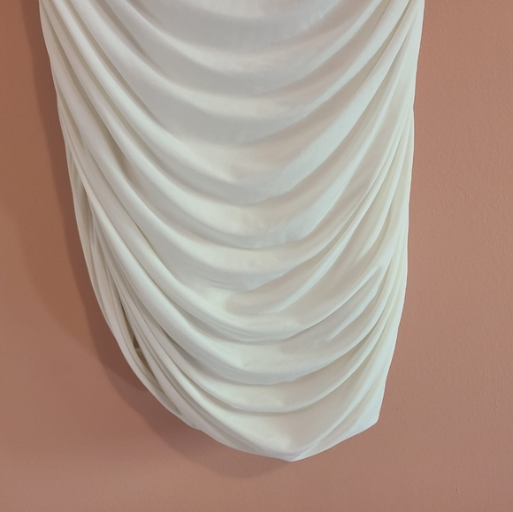 NWOT BCBGMaxAzaria White Ruffled Bodycon Dress 💋🌴 - Picture 6 of 13